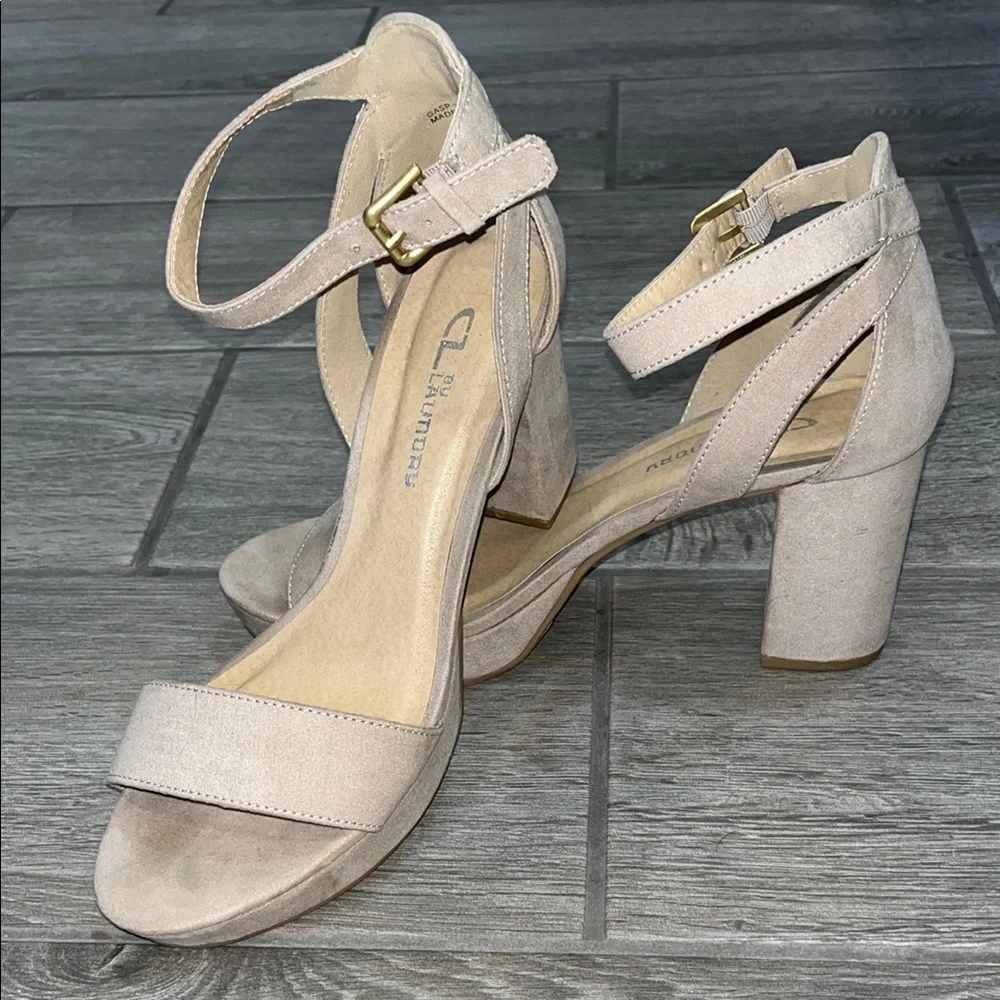 CL by Laundry Women’s Tan Suede like Block Heels with Ankle Strap size 8.5